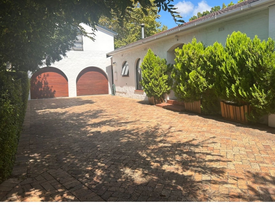 To Let 4 Bedroom Property for Rent in Constantia Western Cape